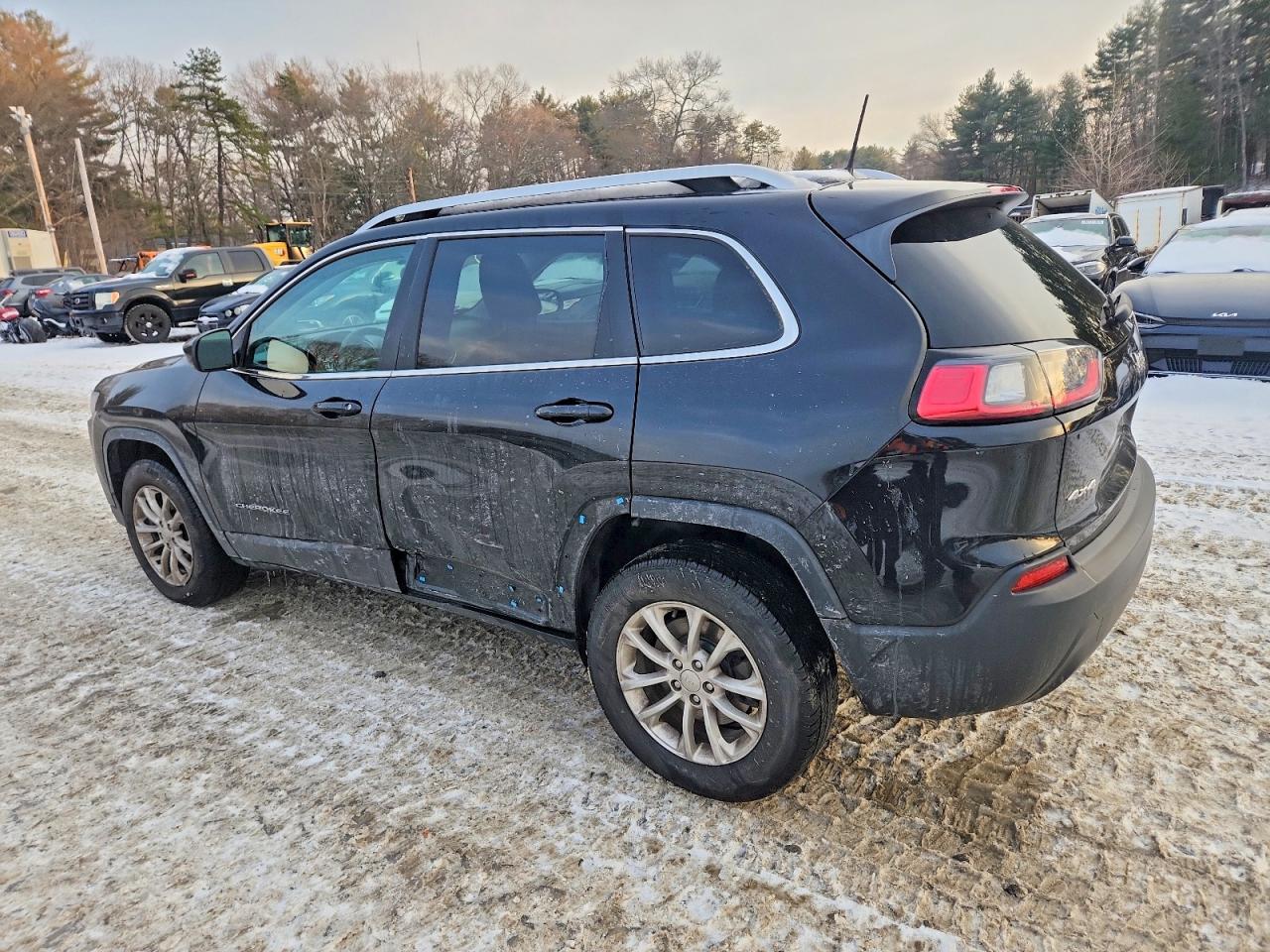 2019 JEEP CHEROKEE LATITUDE photo 2