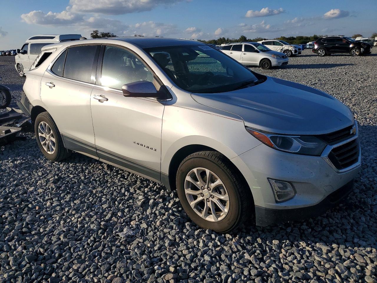 2019 CHEVROLET EQUINOX LT photo 4