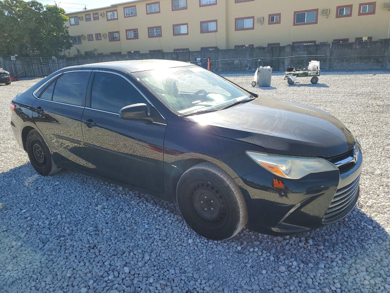 2016 TOYOTA CAMRY LE photo 4