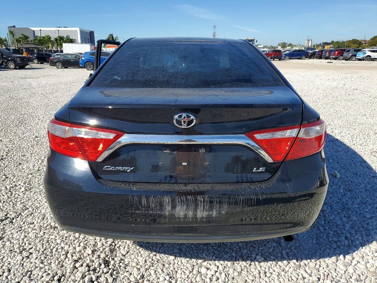 2016 TOYOTA CAMRY LE photo 6