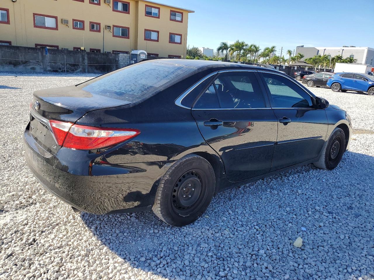 2016 TOYOTA CAMRY LE photo 3