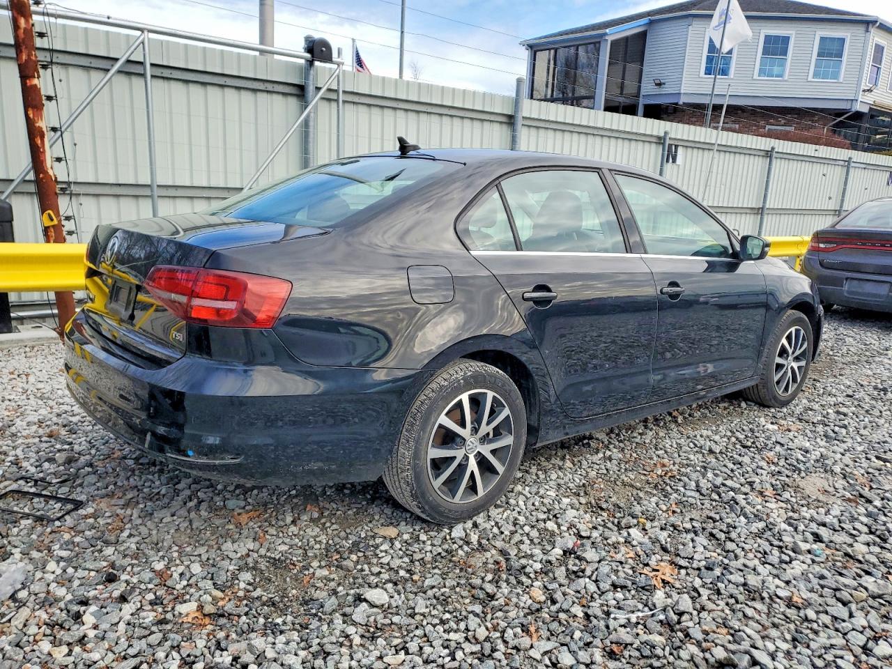 2017 VOLKSWAGEN JETTA SE photo 3