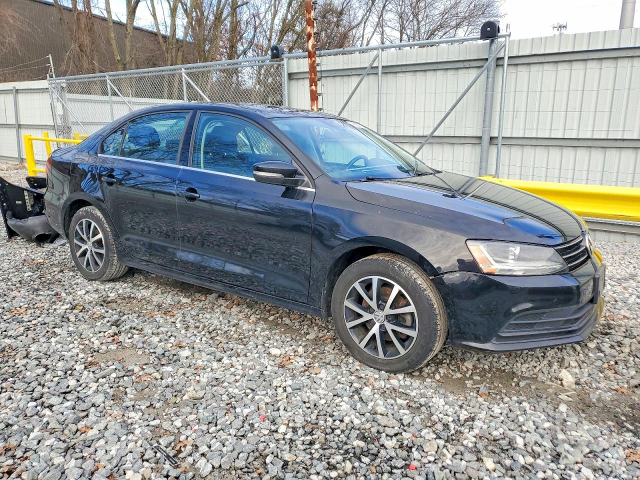 2017 VOLKSWAGEN JETTA SE photo 4