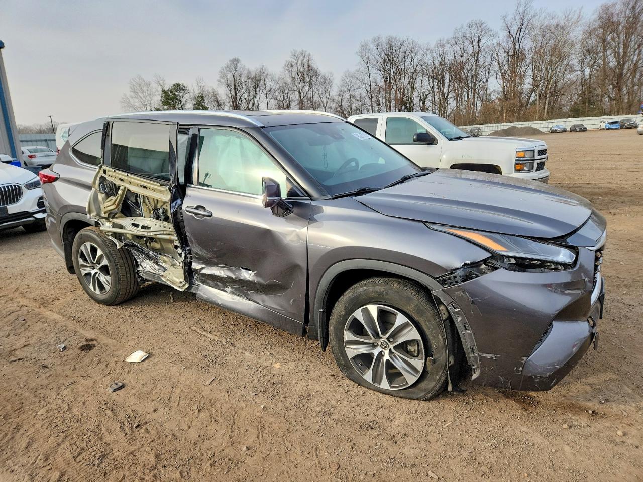 2021 TOYOTA HIGHLANDER XLE photo 4