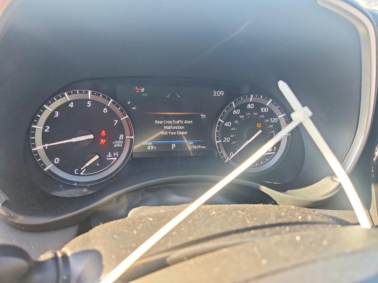2021 TOYOTA HIGHLANDER XLE photo 9