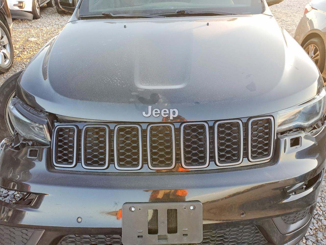 2019 JEEP GRAND CHEROKEE OVERLAND photo 12