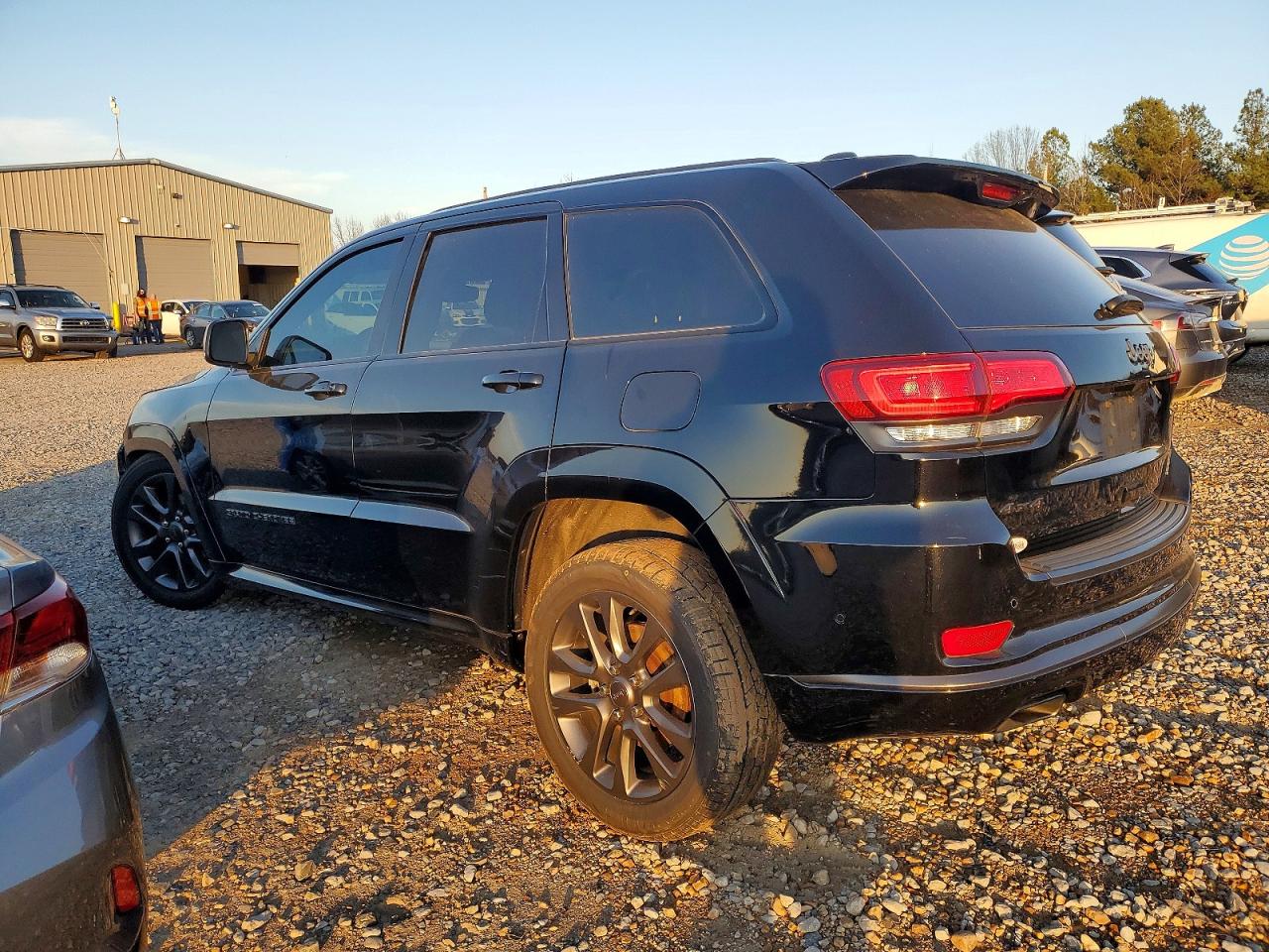 2019 JEEP GRAND CHEROKEE OVERLAND photo 2