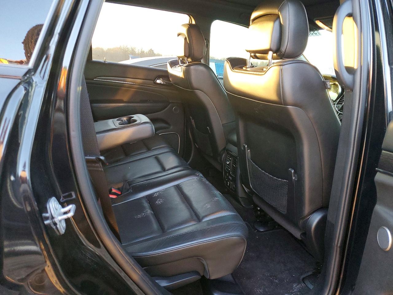 2019 JEEP GRAND CHEROKEE OVERLAND photo 11