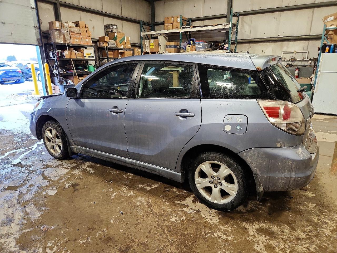 2005 TOYOTA COROLLA MATRIX XR photo 2
