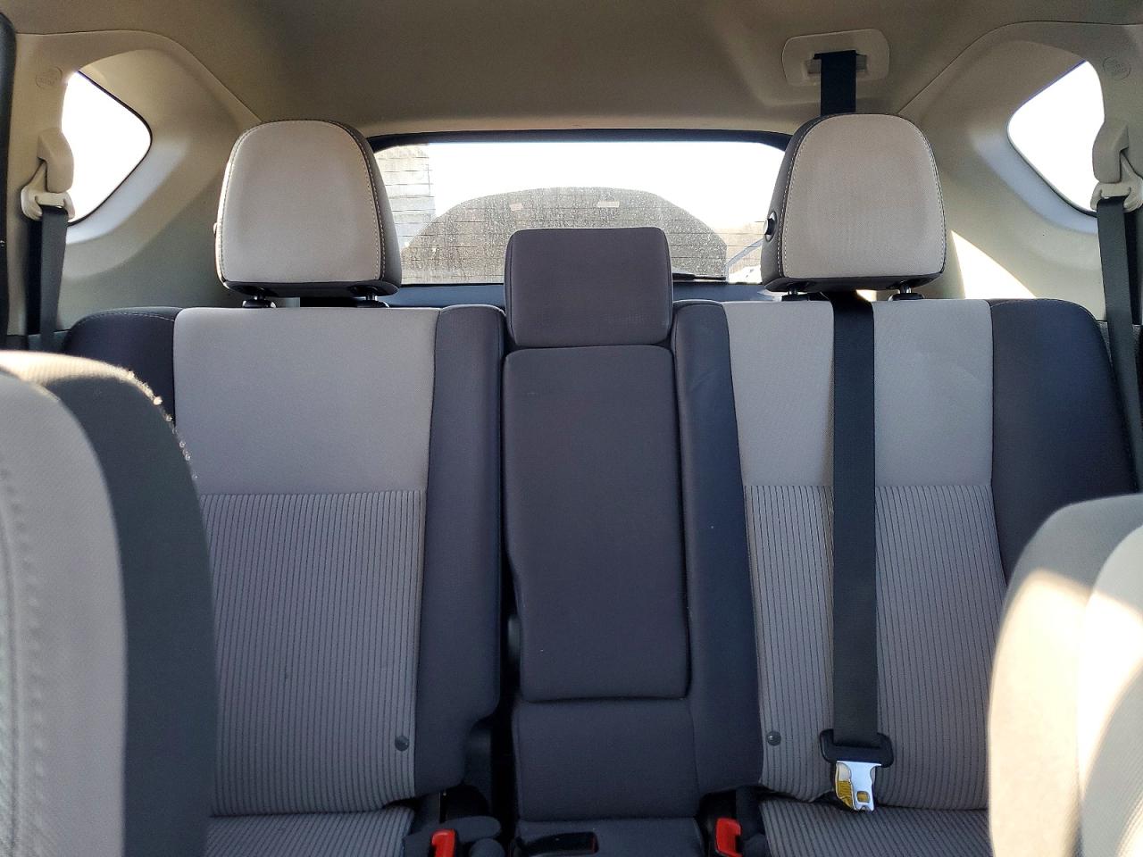 2015 TOYOTA RAV4 XLE photo 10