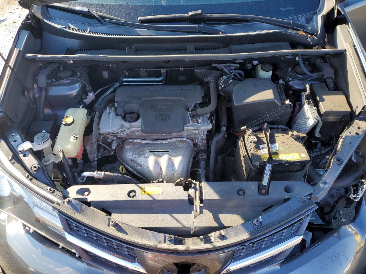 2015 TOYOTA RAV4 XLE photo 12