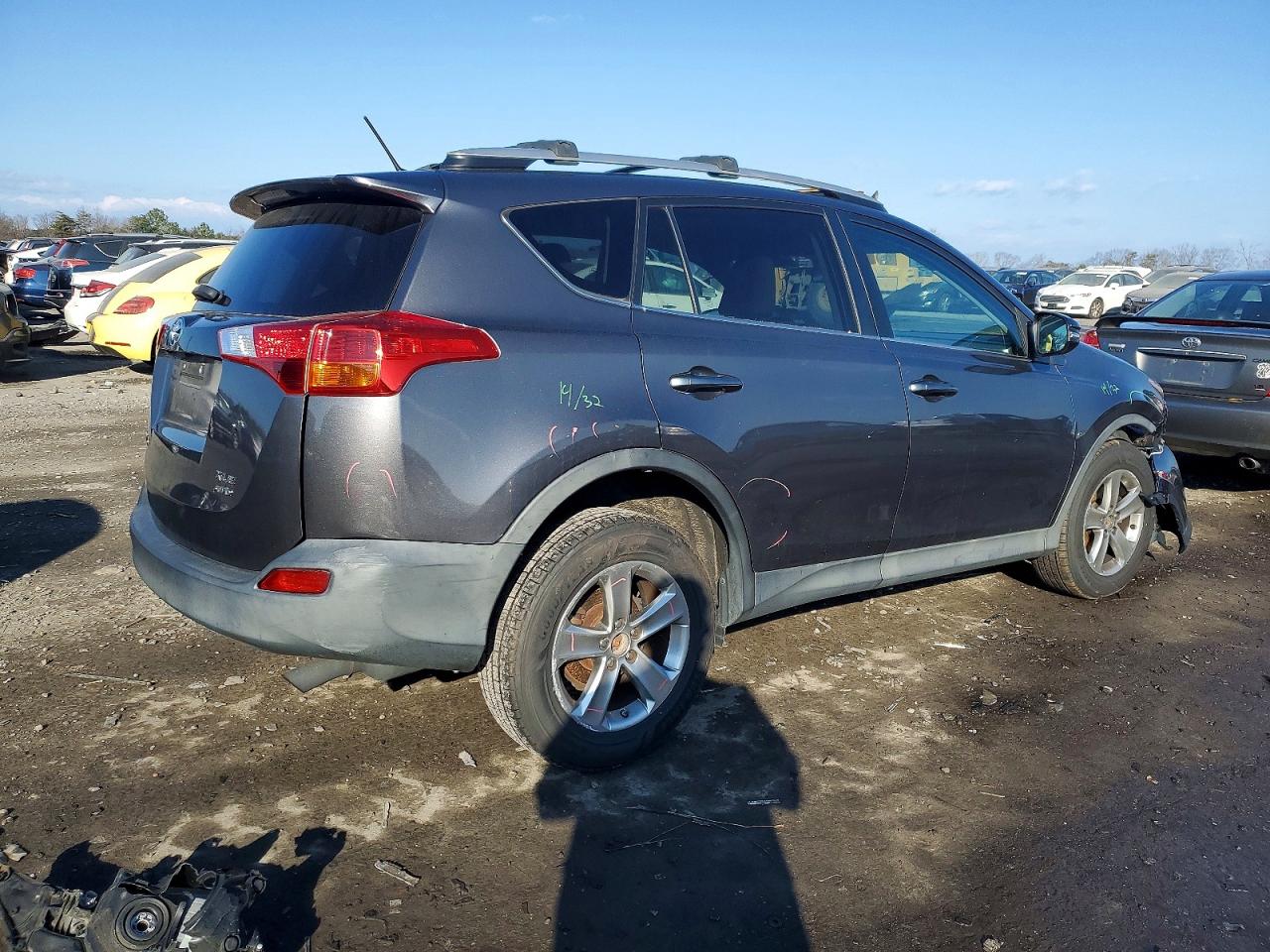 2015 TOYOTA RAV4 XLE photo 3