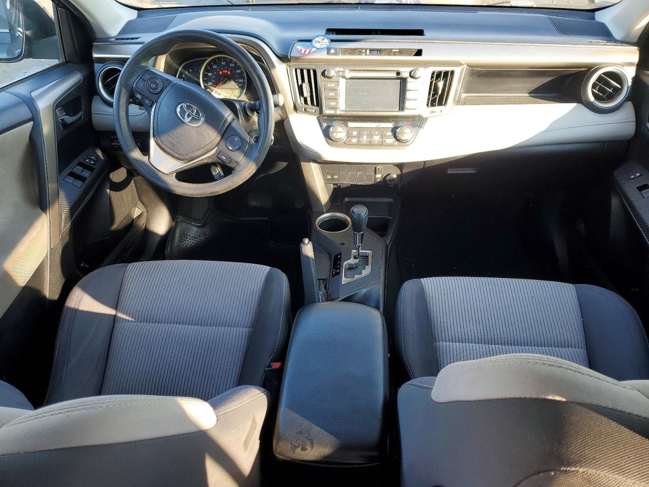 2015 TOYOTA RAV4 XLE photo 8