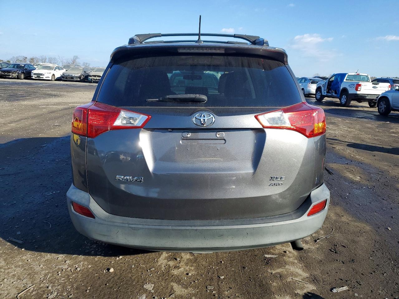 2015 TOYOTA RAV4 XLE photo 6