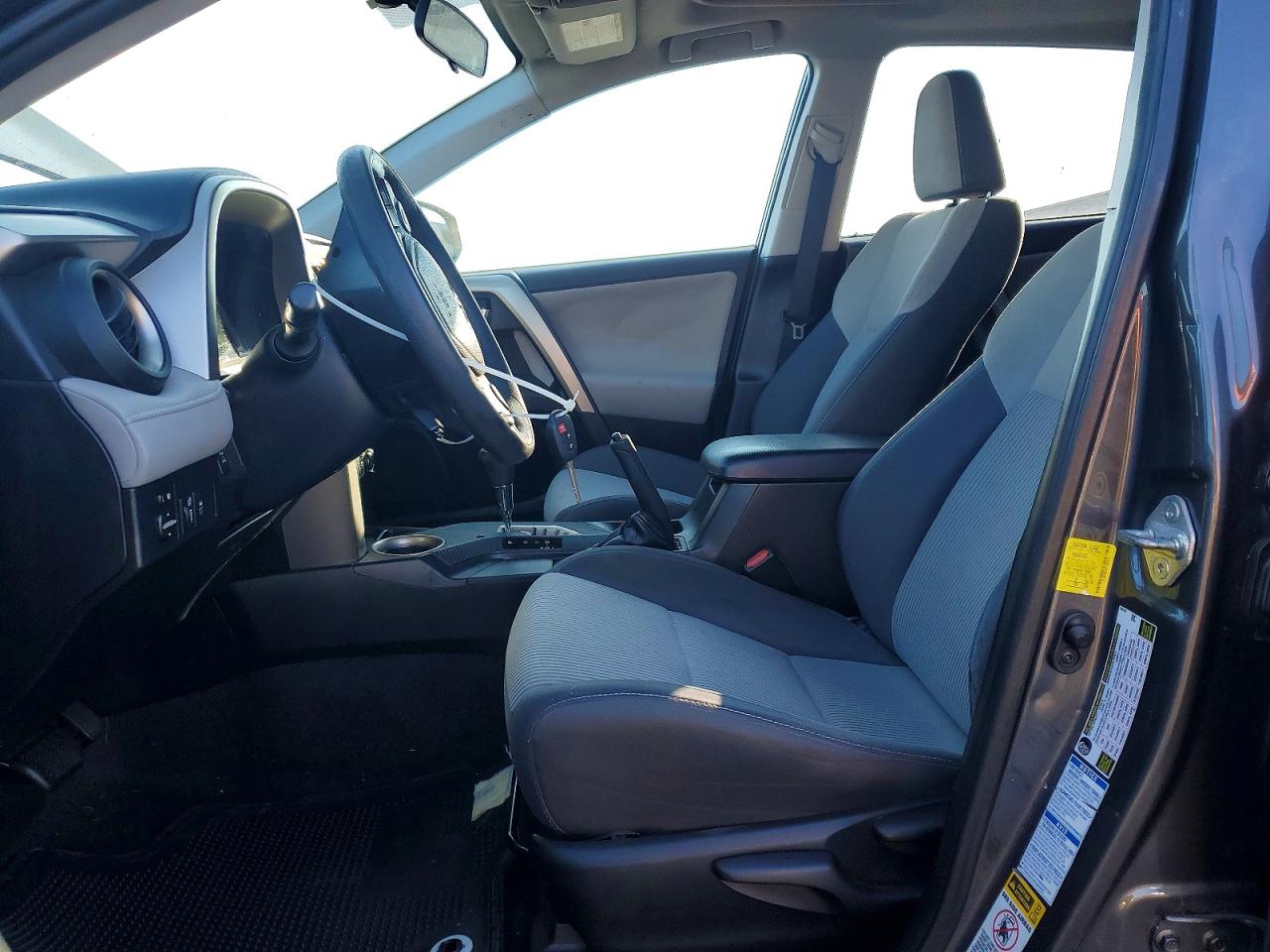 2015 TOYOTA RAV4 XLE photo 7