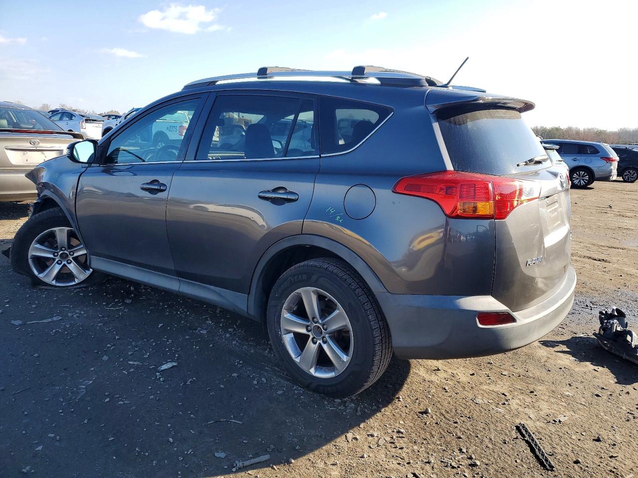 2015 TOYOTA RAV4 XLE photo 2
