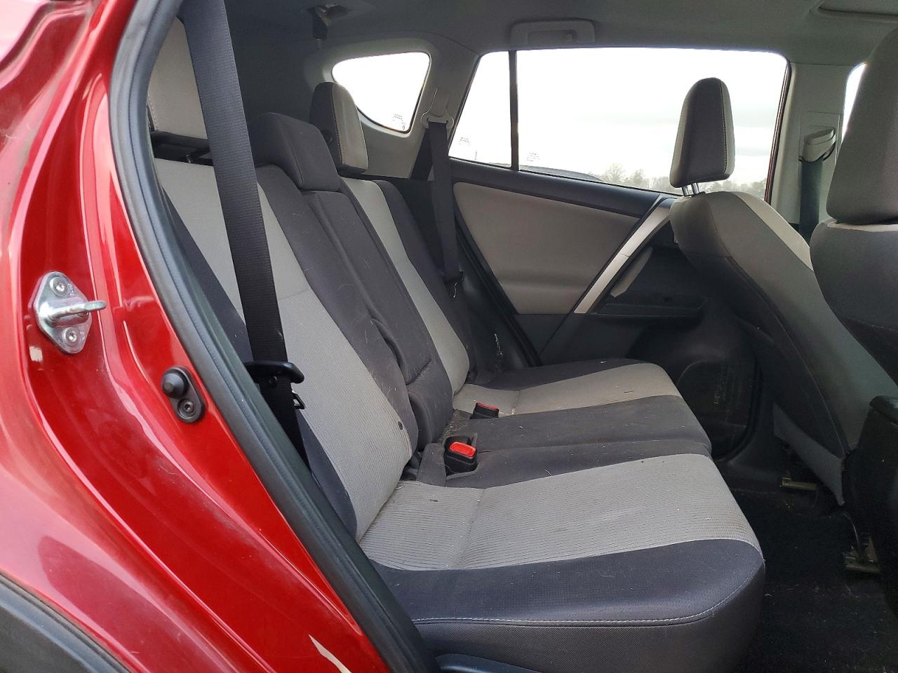 2015 TOYOTA RAV4 XLE photo 11
