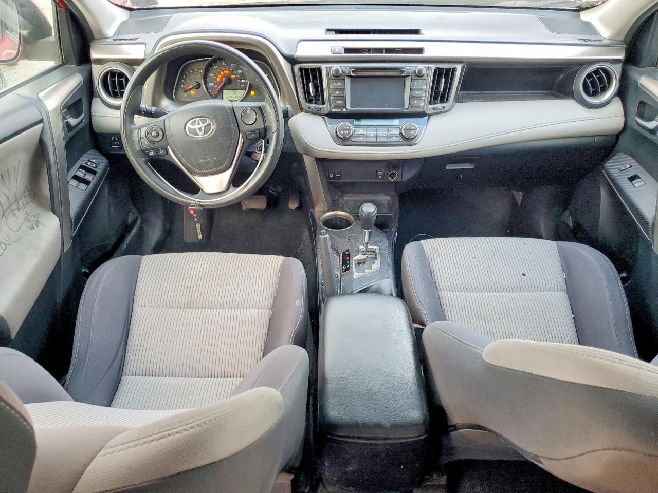 2015 TOYOTA RAV4 XLE photo 8