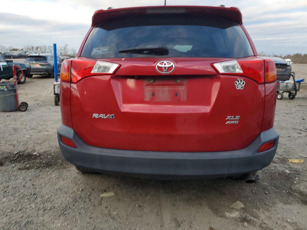 2015 TOYOTA RAV4 XLE photo 6