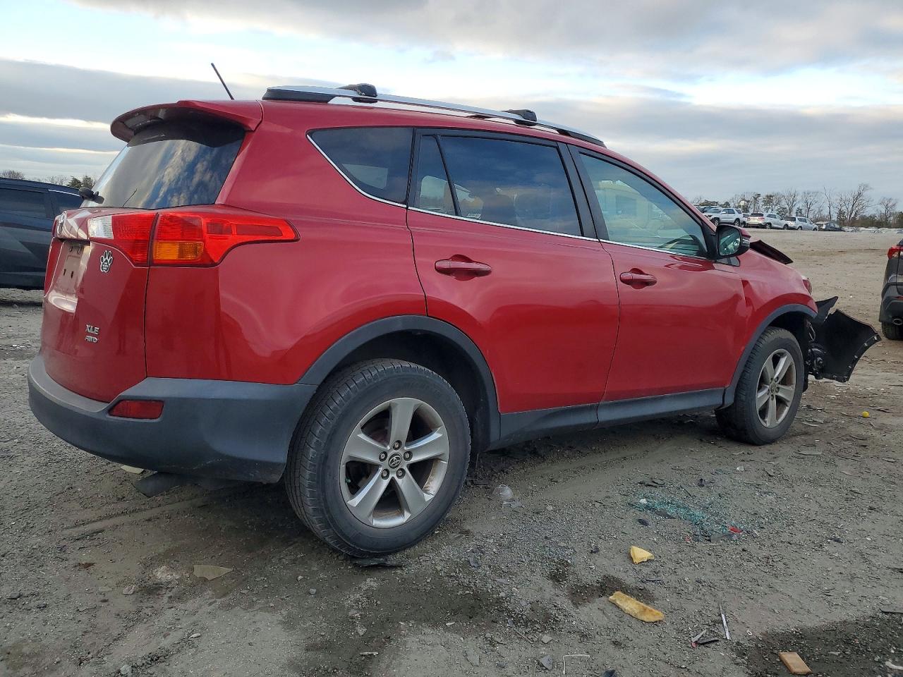 2015 TOYOTA RAV4 XLE photo 3