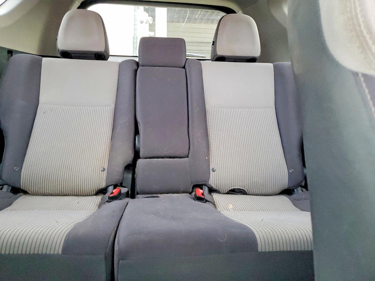 2015 TOYOTA RAV4 XLE photo 10