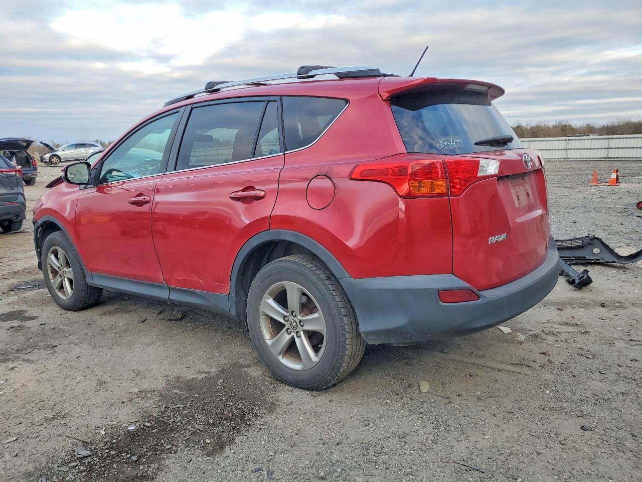 2015 TOYOTA RAV4 XLE photo 2