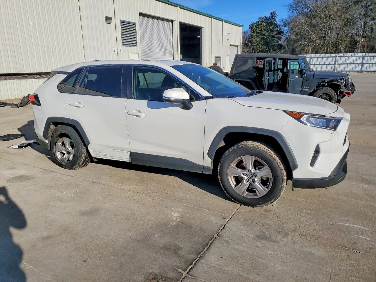 2019 TOYOTA RAV4 XLE photo 13