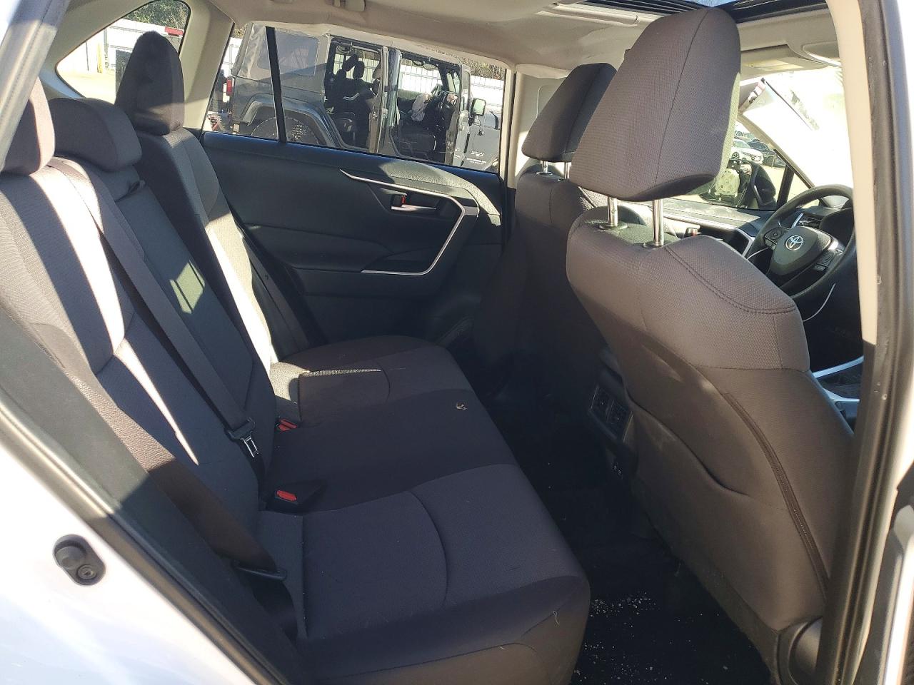 2019 TOYOTA RAV4 XLE photo 37