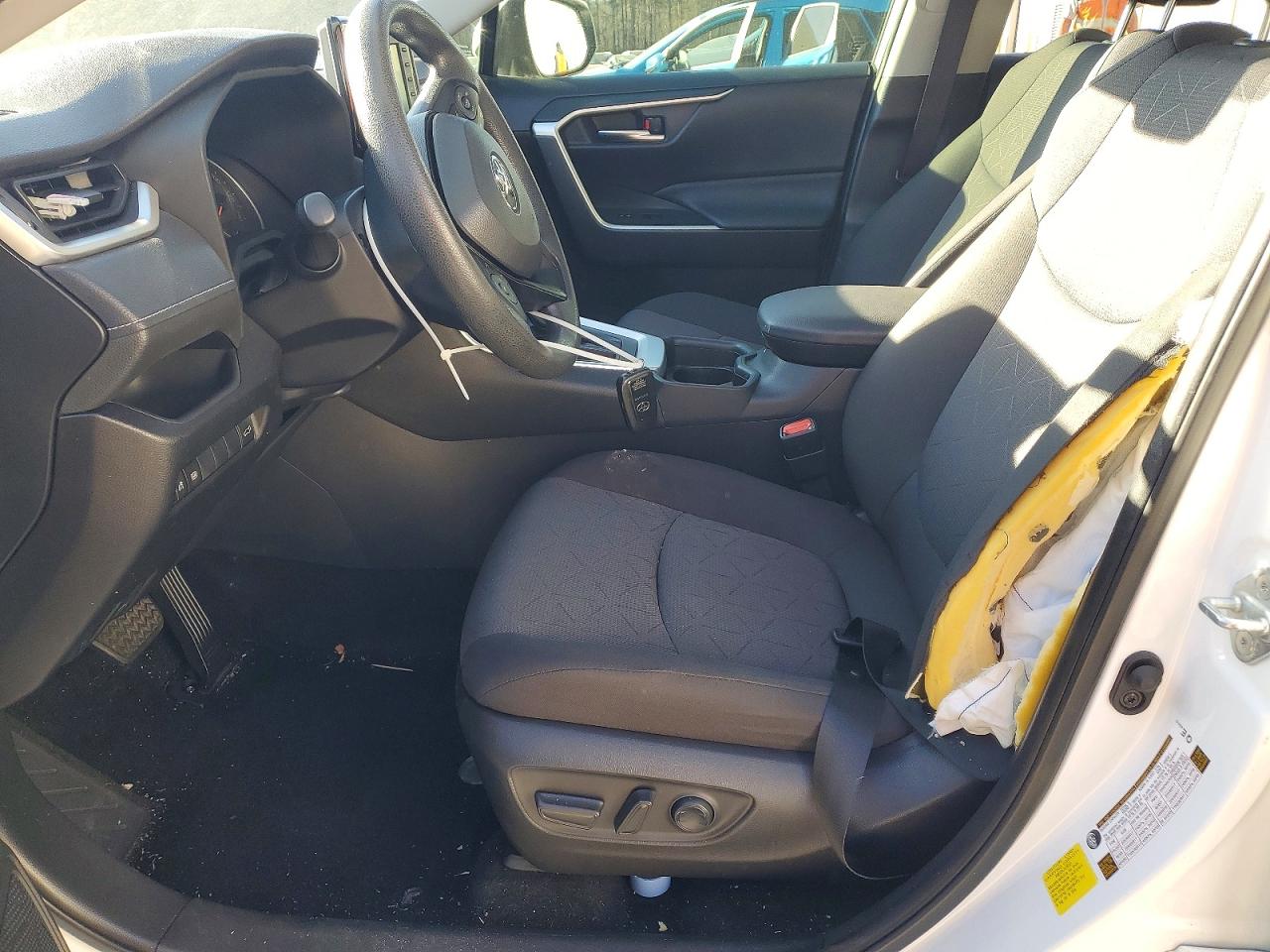 2019 TOYOTA RAV4 XLE photo 25