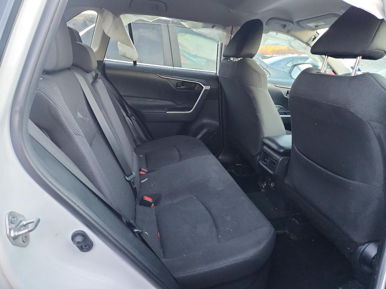 2019 TOYOTA RAV4 LE photo 11