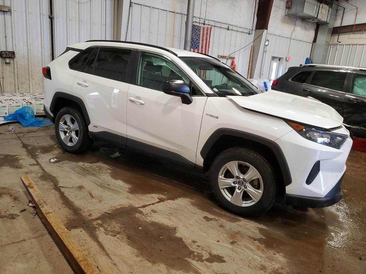 2019 TOYOTA RAV4 LE photo 4