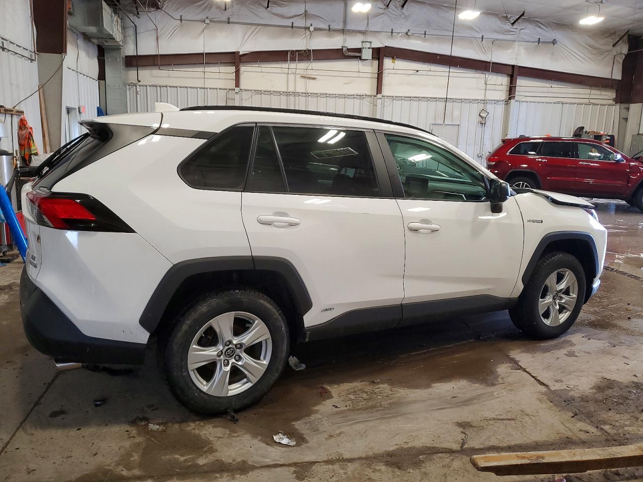 2019 TOYOTA RAV4 LE photo 3
