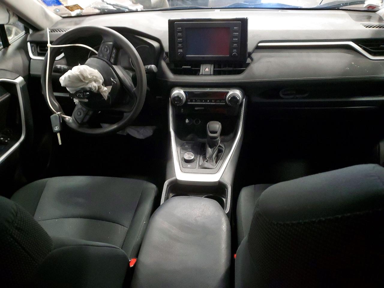 2019 TOYOTA RAV4 LE photo 8