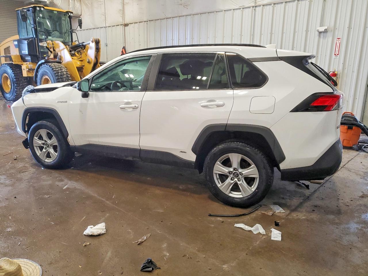 2019 TOYOTA RAV4 LE photo 2