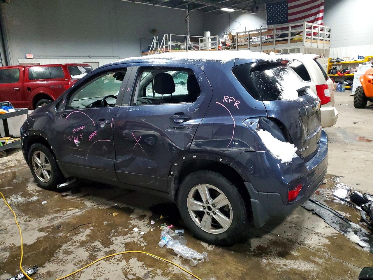 2019 CHEVROLET TRAX LS photo 2