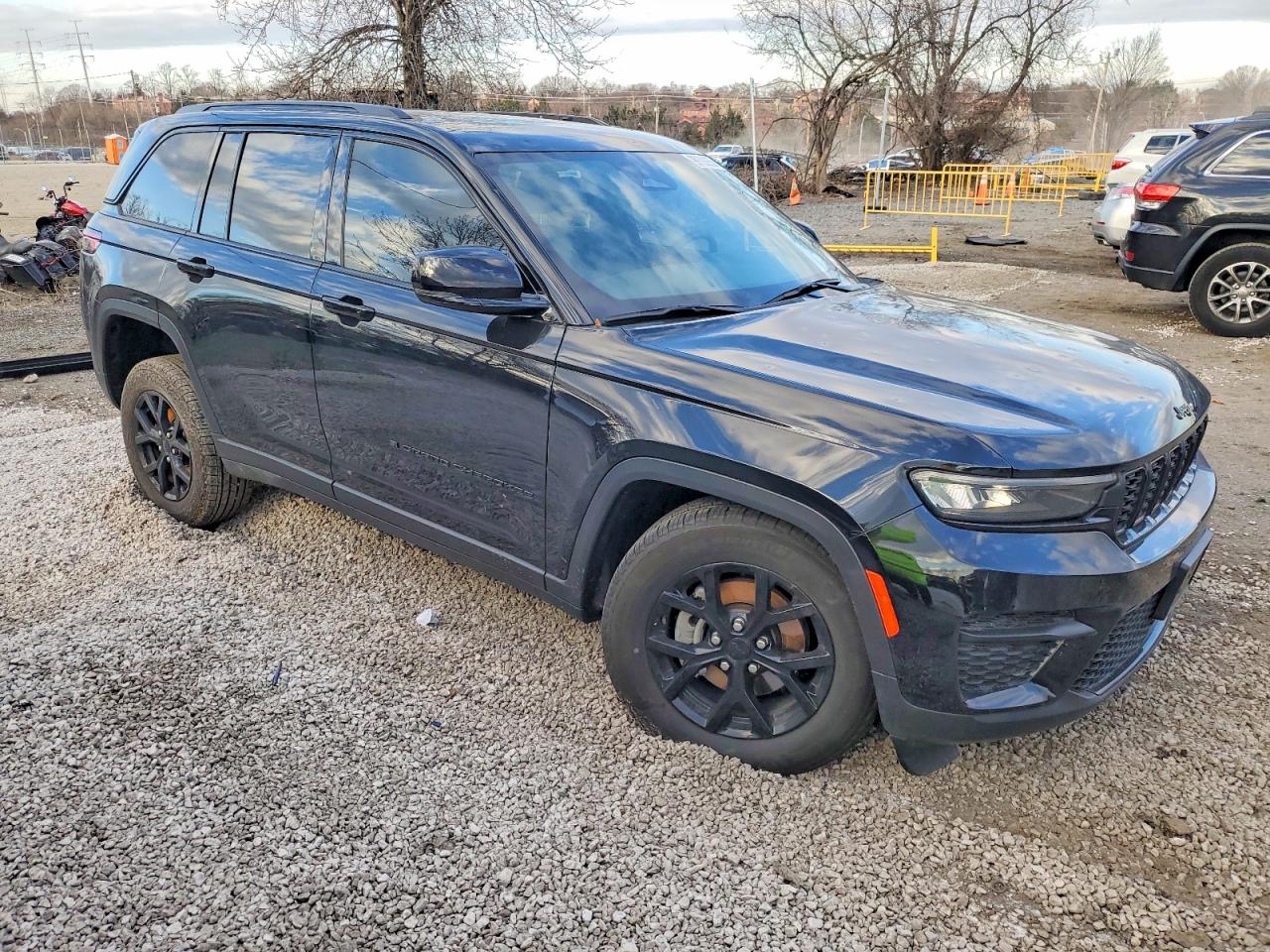 2024 JEEP GRAND CHEROKEE LAREDO photo 4