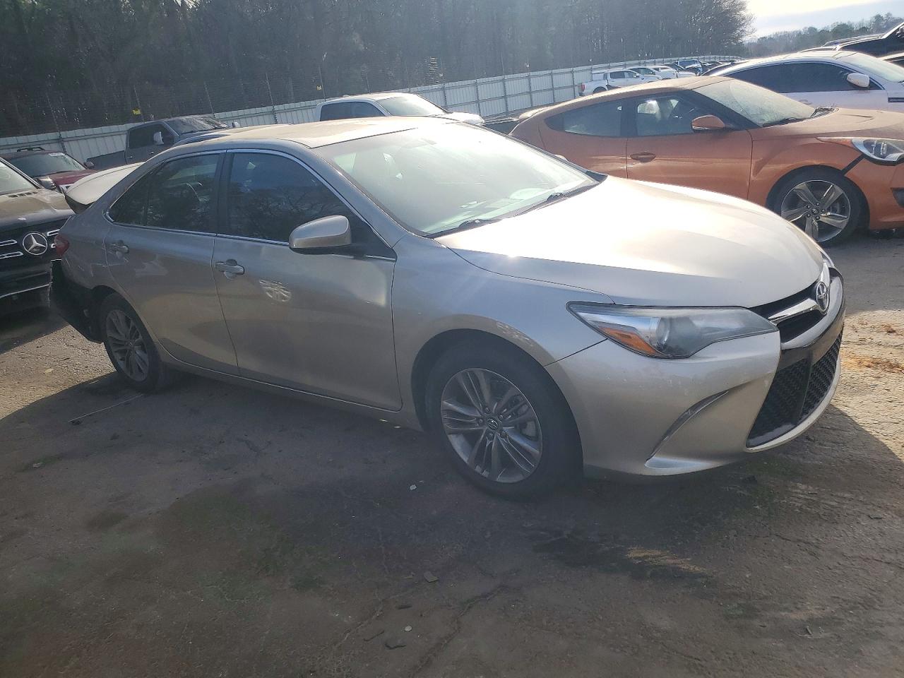 2017 TOYOTA CAMRY LE photo 4