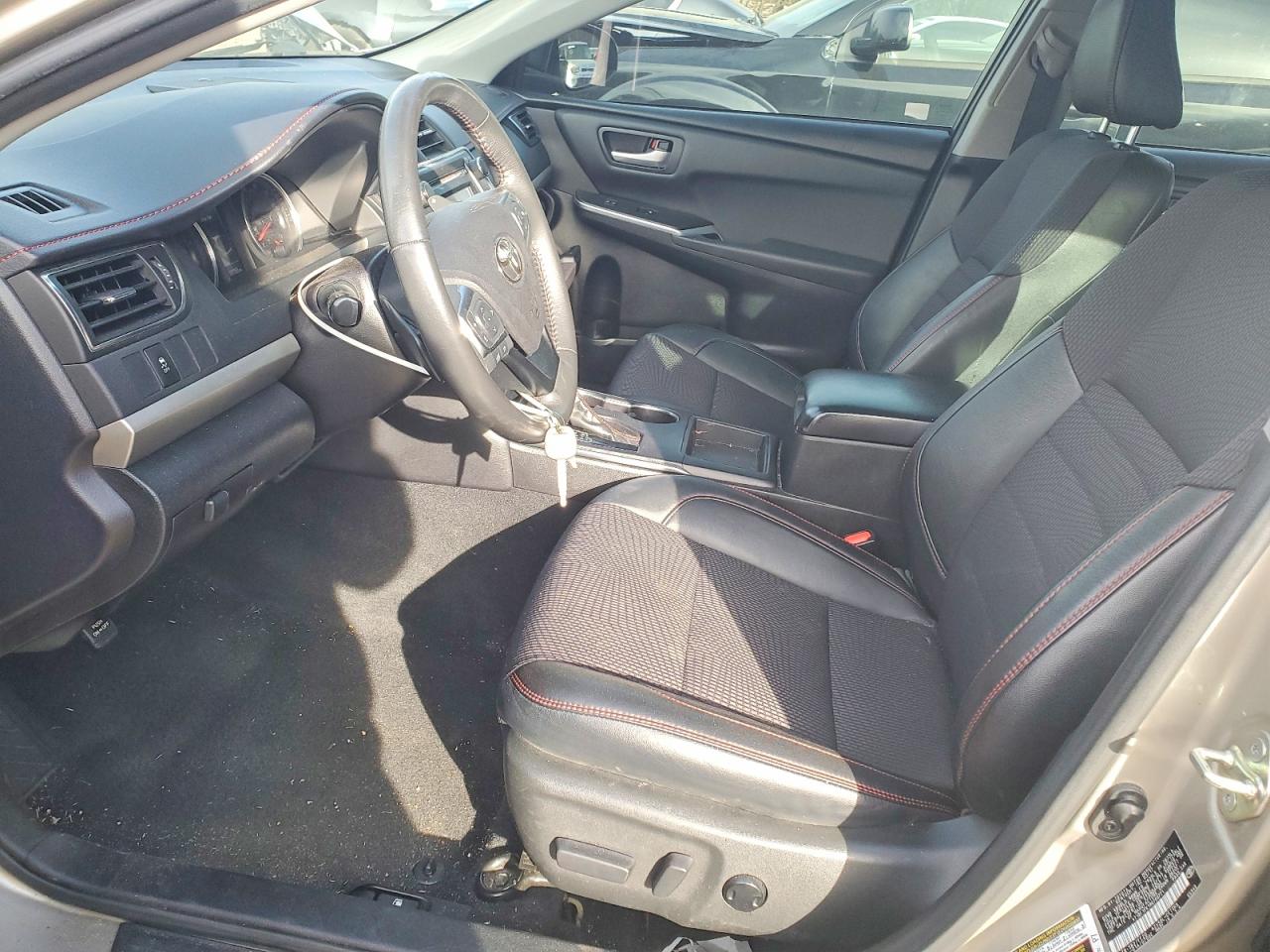 2017 TOYOTA CAMRY LE photo 7