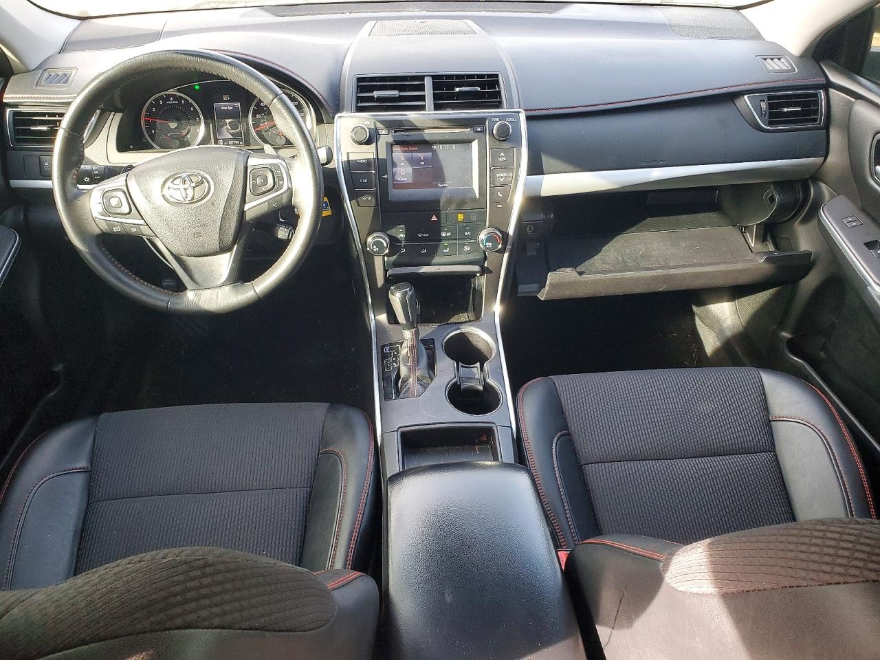 2017 TOYOTA CAMRY LE photo 8