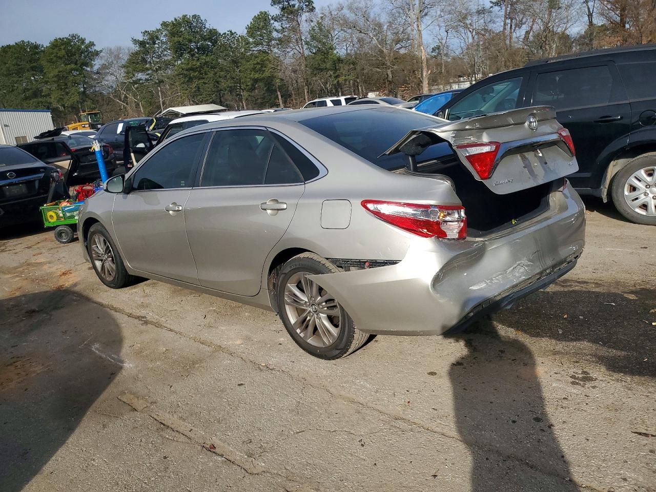 2017 TOYOTA CAMRY LE photo 2