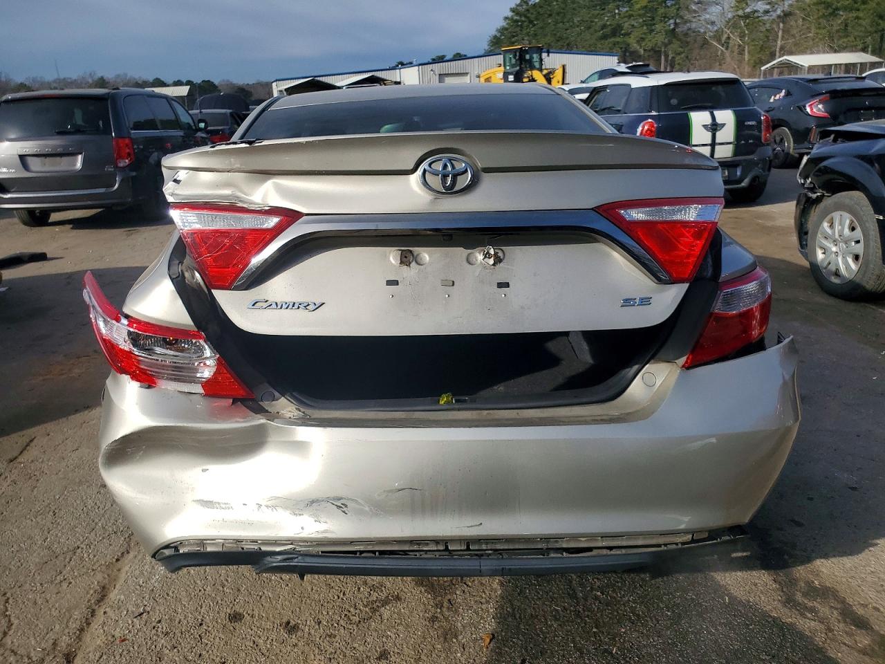2017 TOYOTA CAMRY LE photo 6