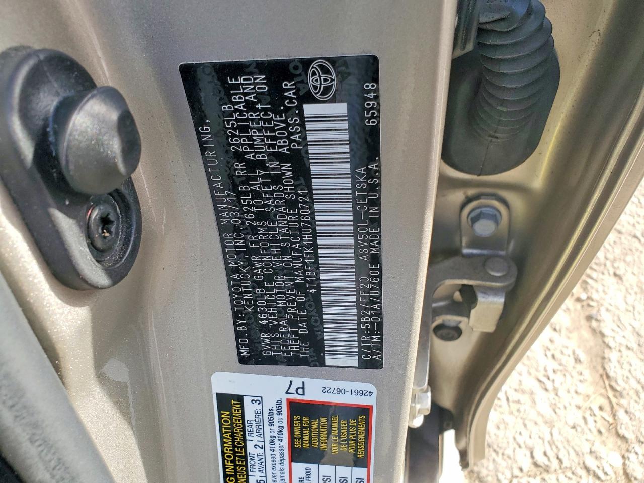 2017 TOYOTA CAMRY LE photo 12