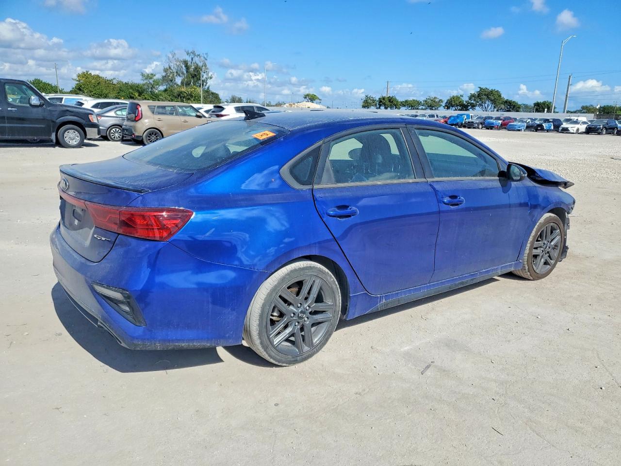 2021 KIA FORTE GT LINE photo 3