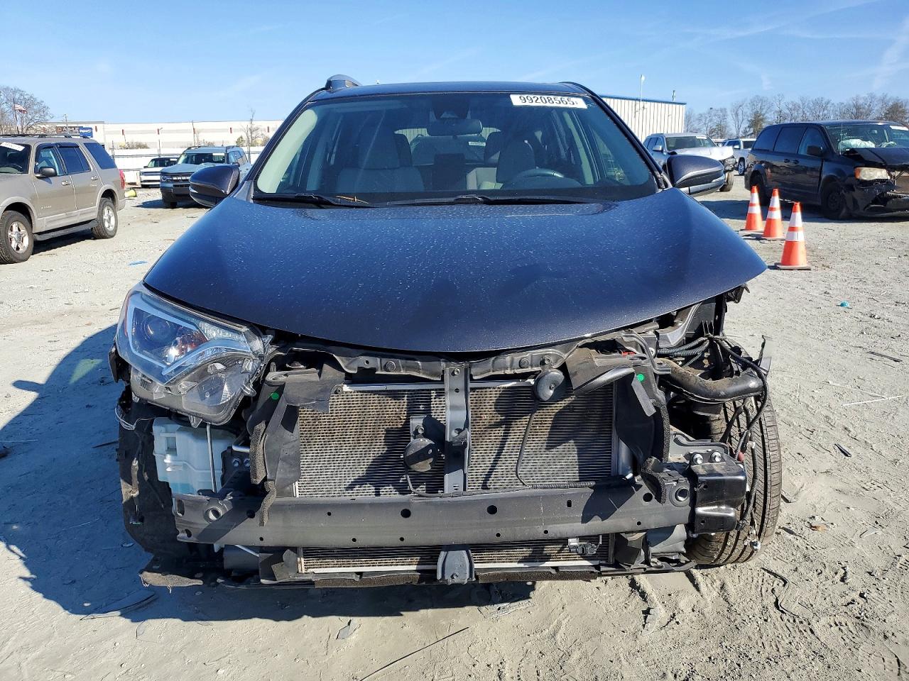2017 TOYOTA RAV4 XLE photo 5