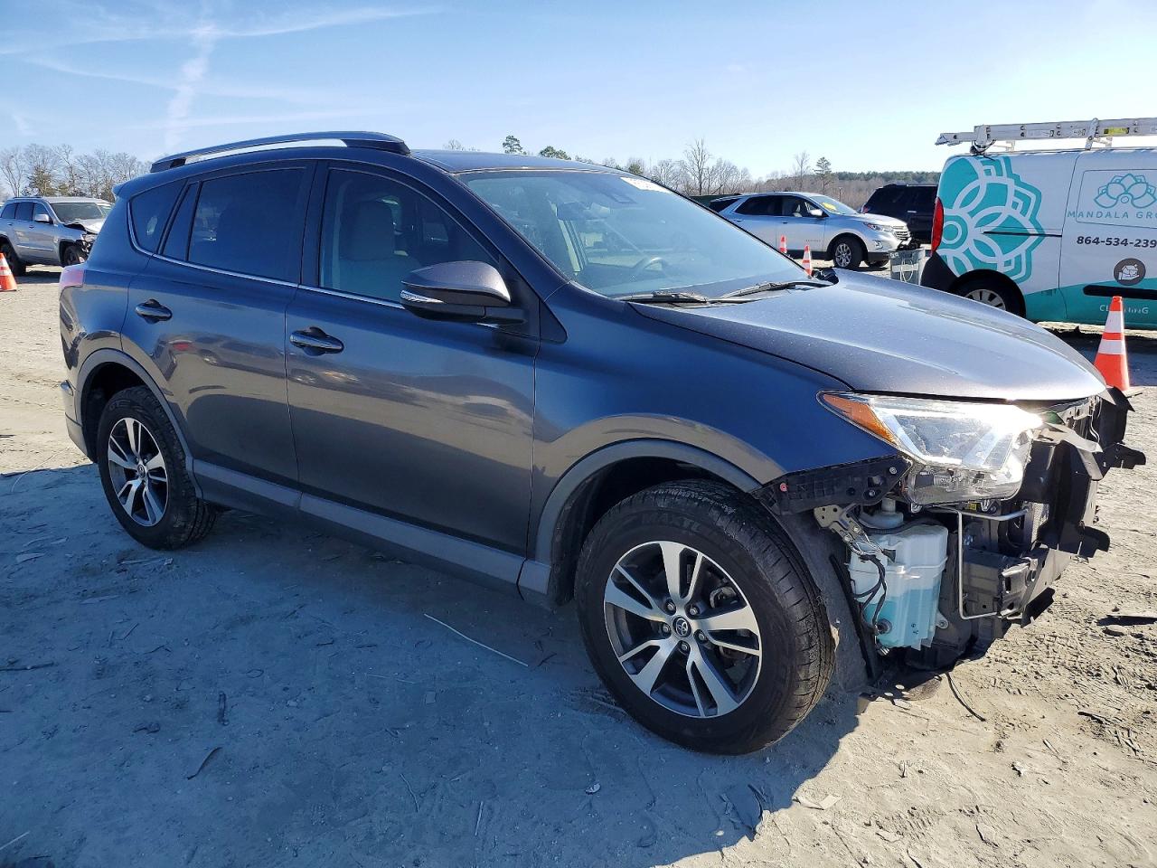 2017 TOYOTA RAV4 XLE photo 4
