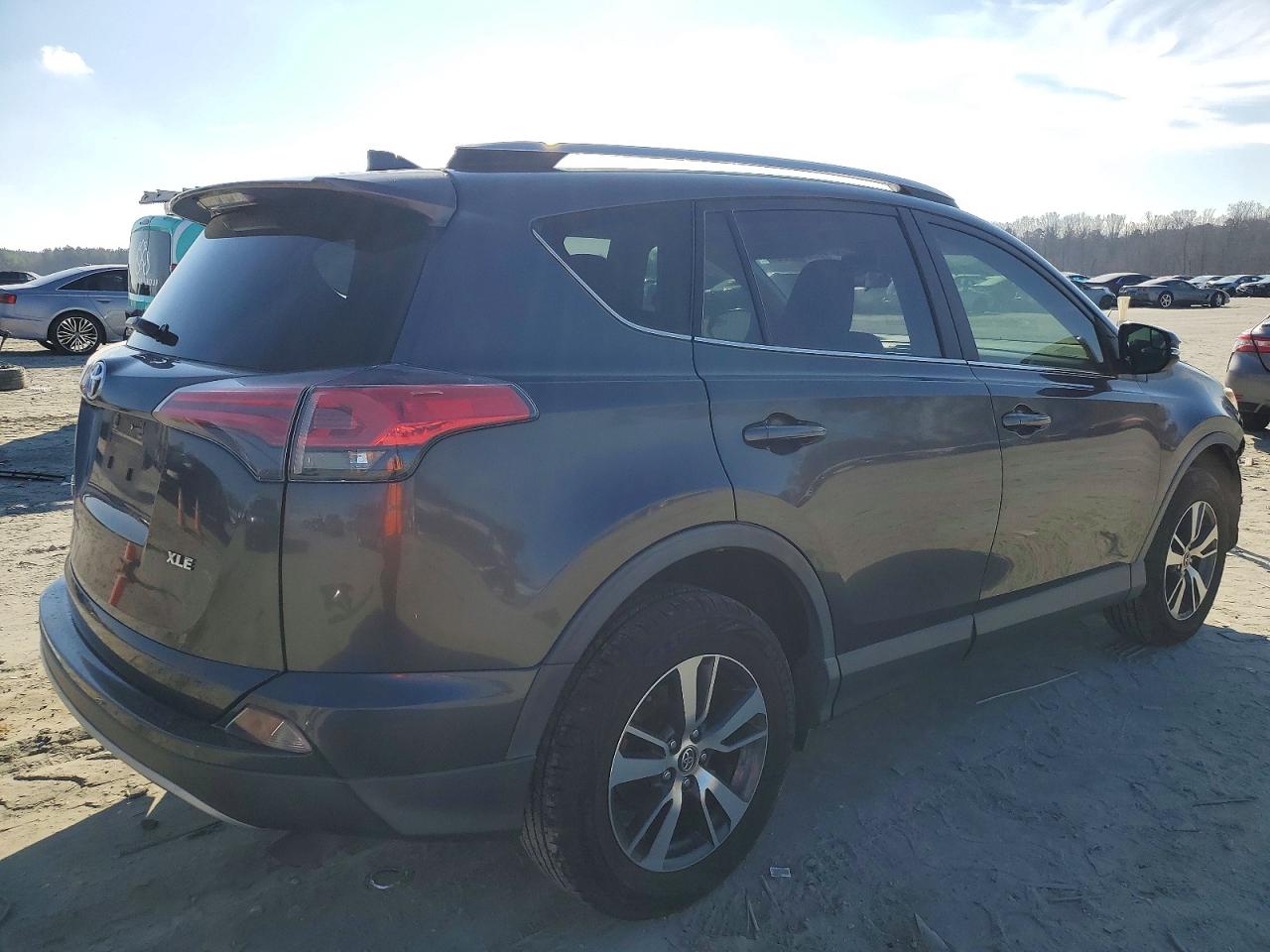 2017 TOYOTA RAV4 XLE photo 3