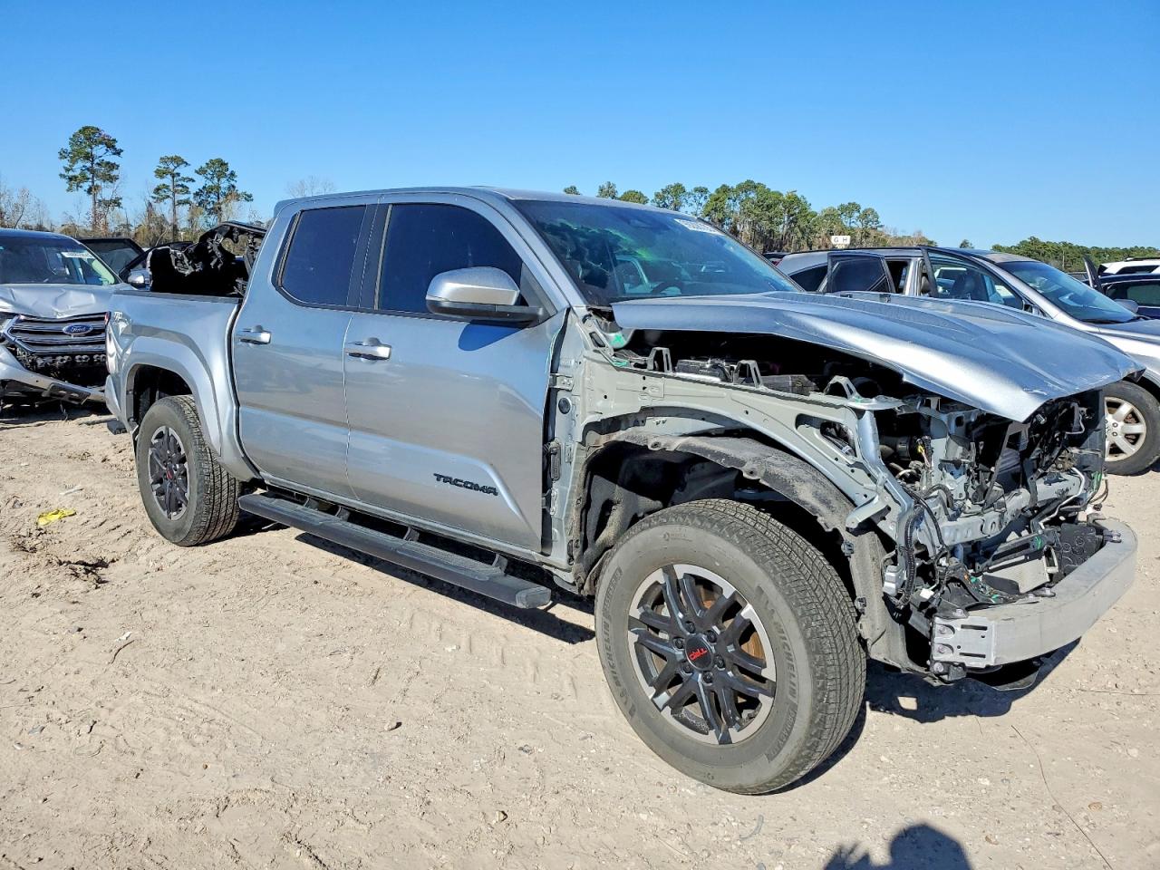 2024 TOYOTA TACOMA DOUBLE CAB photo 4