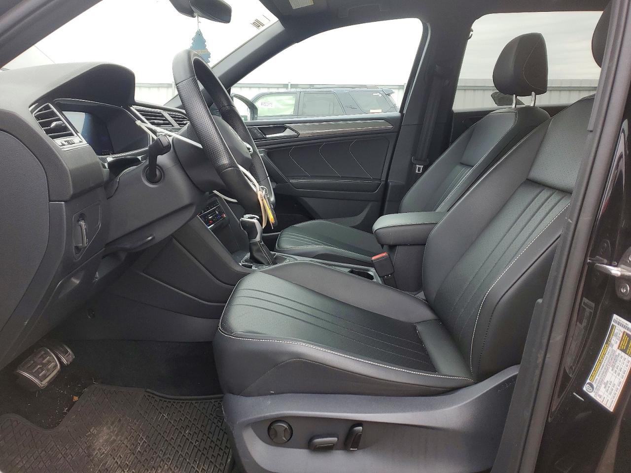 2024 VOLKSWAGEN TIGUAN SE R-LINE BLACK photo 7