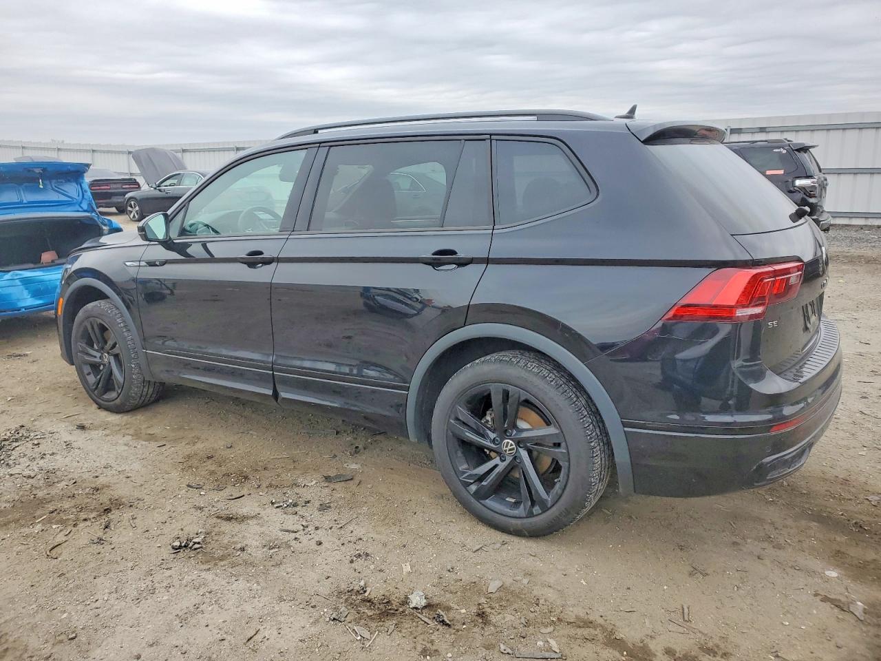 2024 VOLKSWAGEN TIGUAN SE R-LINE BLACK photo 2