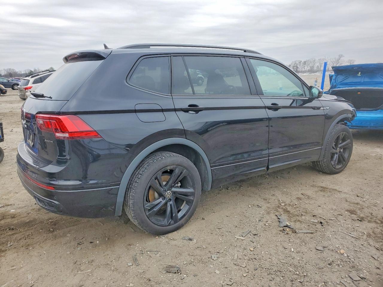 2024 VOLKSWAGEN TIGUAN SE R-LINE BLACK photo 3